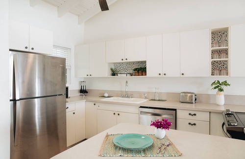 Estate Prosperity West House | Beachfront Home with Screened-In Porch - Near Downtown - Auto On Generator