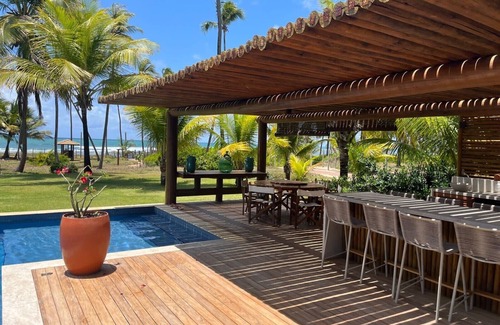 Farol House | Beachfront house in Praia do Forte, with cook