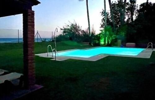 Almayate Bajo Apartment | Beachfront loft with sea views