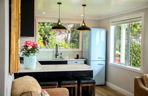 Clarks Beach Cottage | Beachfront luxury, re-charge your soul. ♥ Pet friendly! Just ask 🥰