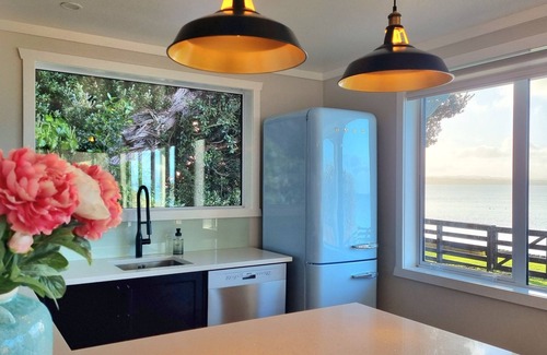 Clarks Beach Cottage | Beachfront luxury, re-charge your soul. ♥ Pet friendly! Just ask 🥰