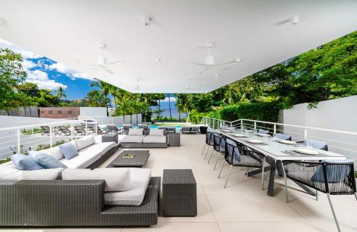 Coco House | Beachfront Luxury Villa W Pool Sunset Casa De Lys