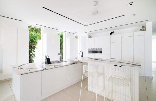 Coco House | Beachfront Luxury Villa W Pool Sunset Casa De Lys