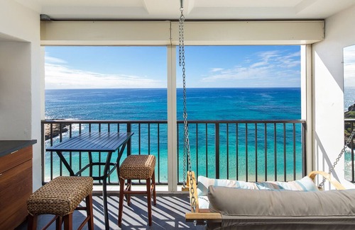 Makaha Condo | BEACHFRONT PARADISE - DIRECT OCEAN VIEW - TENNIS, POOL, JACUZZI, A/C, W/D