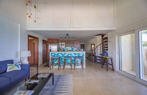 Estate Golden Rock Apartment | Beachfront Penthouse: 3BD/3BA