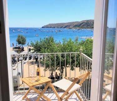 Cadaques Apartment | Beachfront SUITE in CADAQUES center