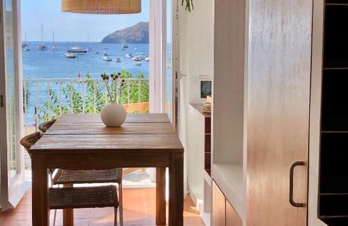 Cadaques Apartment | Beachfront SUITE in CADAQUES center