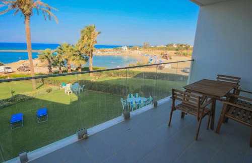 Kapparis Apartment | Beachfront Trident