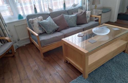Heacham House | Beachgrass 15 minutes walk from South Beach Heacham, dog friendly