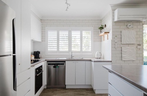 Mollymook Beach Apartment | Beachlife - Steps to Mollymook Beach