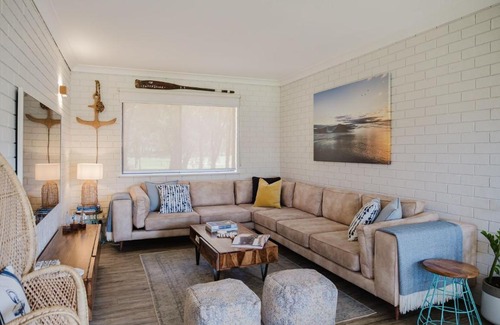 Mollymook Beach Apartment | Beachlife - Steps to Mollymook Beach
