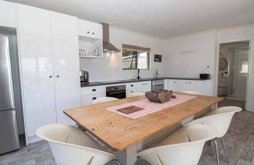 Oakura House | Beachside Bach at Aqua Vista