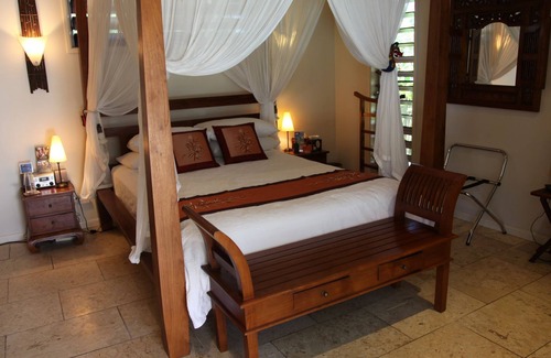 Newell Bed & Breakfast | Beachside Bali inspired tropical retreat with large heated Saltwater pool. n