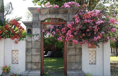 Newell Bed & Breakfast | Beachside Bali inspired tropical retreat with large heated Saltwater pool. n