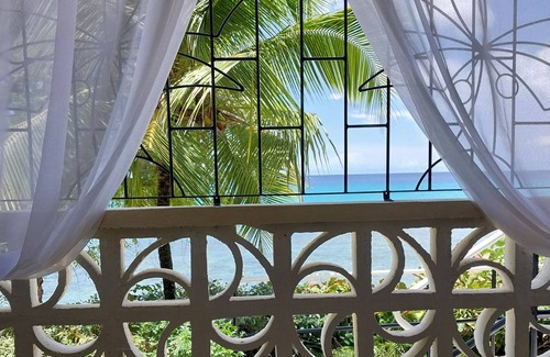 Derricks House | Beachside Cottage - right on the beach!