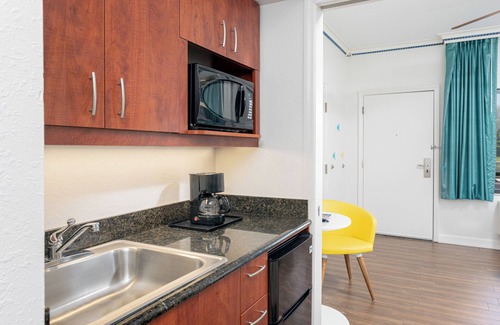 Cocoa Beach Hotel | Beachside Hotel & Suites Cocoa Beach - Port Canaveral