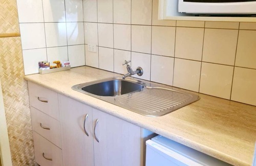 Suffolk Park Hotel | Beachside Motel Room- 3 Beds, Kitchenette & Pool