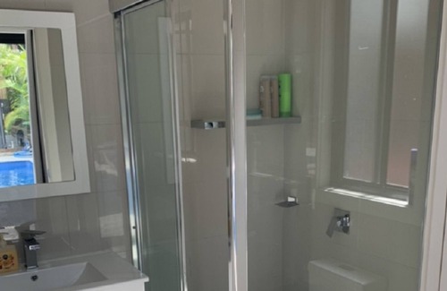 Cronulla Apartment | Beachside pool studio - 2 min from Cronulla beaches!