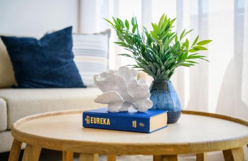Manly Apartment | Beachside Unit in the Heart of Manly-Ocean Views