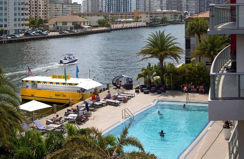 Hallandale Beach Resort | Beachwalk Elite Hotels & Resorts