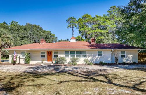 Wilmington House | Beachy Wilmington Home 6 Mi to Riverwalk and Dtwn!