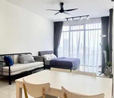 George Town Apartment | Beacon2BR #InfinityPool #Georgetown #FamilyHoliday