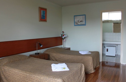 Beaconsfield Hotel | Beaconsfield Lodge Motel
