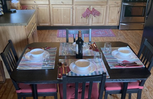 Athens Cabin | Bean’s Place - Adorable ridge top cabin five miles from Ohio University!
