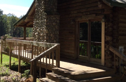 Mountain Rest Cabin | Bear Cabin at Empty Gnats Lake