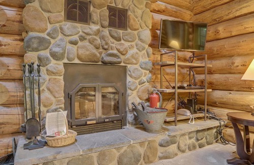 Welches House | Bear Den Log Cabin