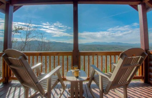 Morganton Cabin | Bear Hug by Escape to Blue Ridge