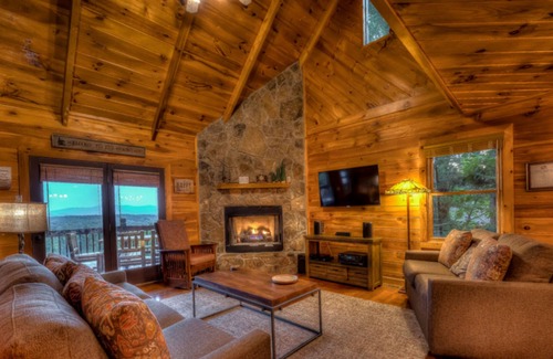 Morganton Cabin | Bear Hug by Escape to Blue Ridge