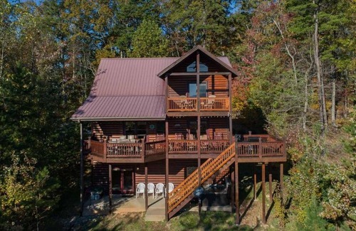 Morganton Cabin | Bear Hug by Escape to Blue Ridge