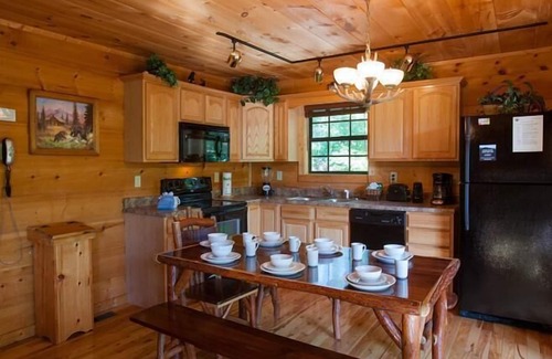 Sevierville Cabin | Bear Loads of Fun in Pigeon Forge #unforgettable 2 bedroom w/Gameroom & Full Theater!