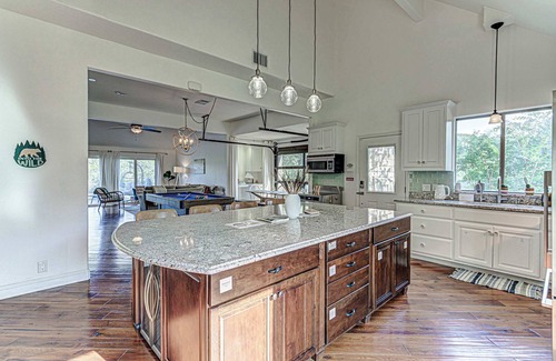 Pedernales Canyon Ranch House | Bear Moon Ranch | Hot Tub, Pool, Pickleball