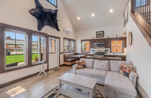 Dover Bay House | Bear Necessities – Delightful Dover Bay Bungalow, Pet-Friendly Retreat for 5