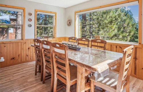 Truckee House | Bear Peak Cabin by Tahoe Getaways - Tahoe Donner Rental with Private Hot Tub and Bonus Room