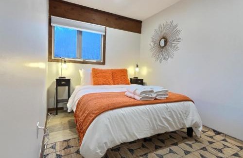 Central Vermont- Killington Apartment | BearHug AC, Pool, Hot Tub, Tennis, Close to Resort