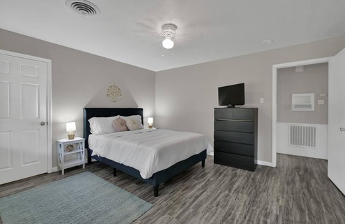 Huntsville House | Bearkat Cove No Service Fees Near Sam Houston