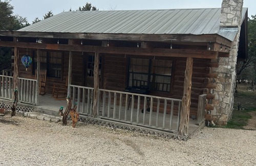 Concan Cabin | "Bearly Beehavin" 2-bdrm 1 bthrm cabin with WiFi, AC. Unwind & relax in ConCan
