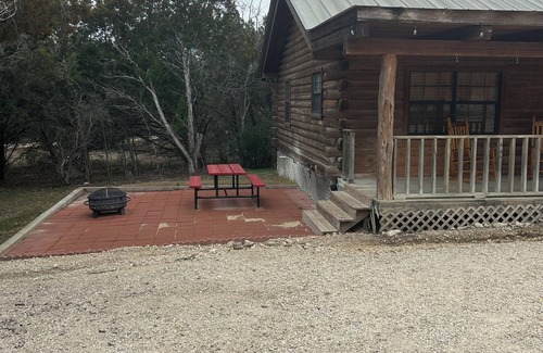 Concan Cabin | "Bearly Beehavin" 2-bdrm 1 bthrm cabin with WiFi, AC. Unwind & relax in ConCan