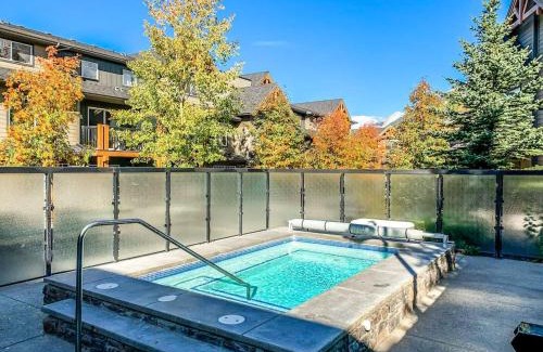 Copperstone Resort House | Bears Den 2BR Getaway with Hot Tub, BBQ Near DT