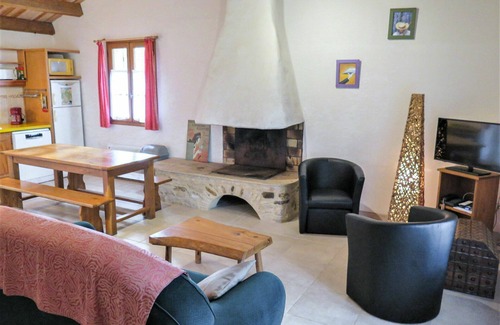 Blanquefort-sur-Briolance House | Beautiful private villa for 4 guests with private pool, WIFI, TV, terrace, pets allowed and park.