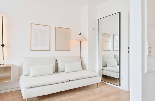 Grifflenberg Apartment | Beautiful 1-Bedroom apartment with fully Kitchen near University and Downtown