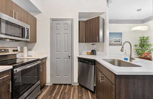 North Burnet Apartment | Beautiful 1BR Next to The Domain 4900