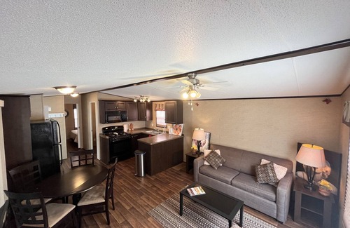 Washago House | Beautiful 2+1 bedroom cottage shamrock bay resort with swimming pool