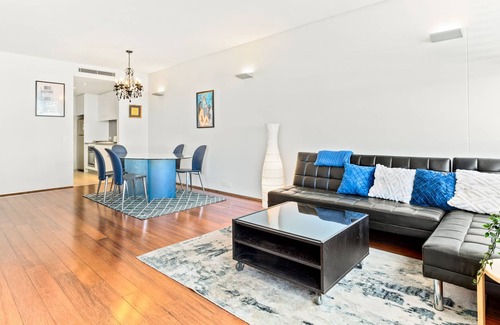Millers Point Apartment | Beautiful 2-Bed Apartment with views of Barangaroo