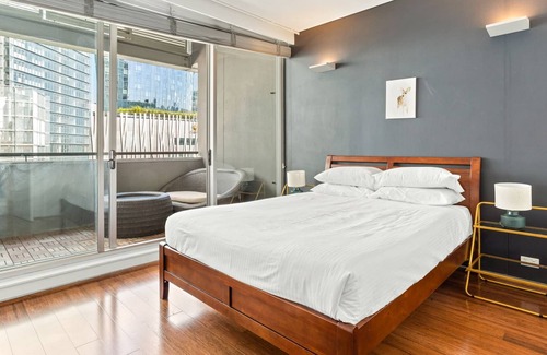 Millers Point Apartment | Beautiful 2-Bed Apartment with views of Barangaroo