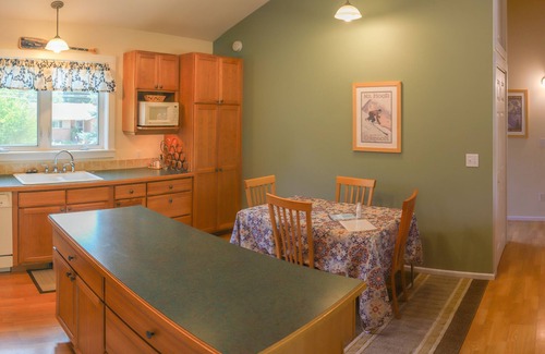 Hood River Apartment | Beautiful 2 Bedroom Apartment In The Perfect Hood River Location