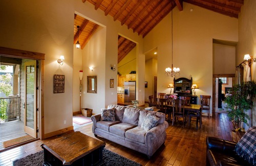 Dover Bay Cabin | Beautiful 2 Bedroom Cabin in Dover Bay/Sandpoint Idaho. Sleeps 7.